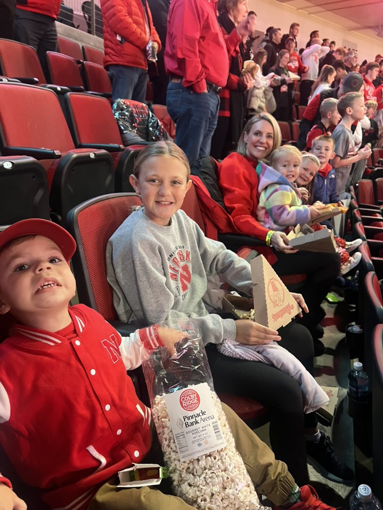 SaRasm23's tweet photo. #huskers GBR Nebrasketball https://t.co/N4QQtuQp48