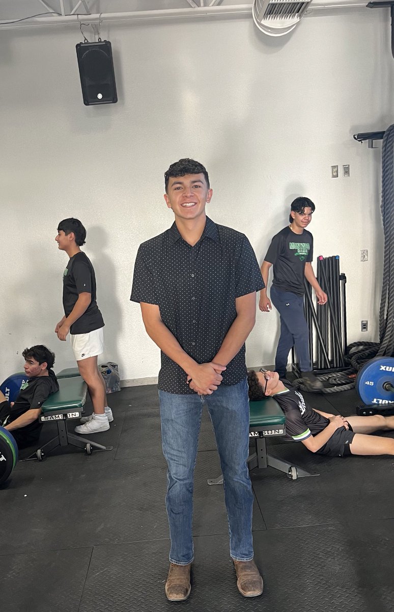 ramsbaseball12's tweet photo. “May I be excused, have to get ready for my graduation.” Awesome @REC_MHS is graduating Seniors with their Associates before receiving their diploma!  Congratulations Gabe! @MontwoodHS ⚾️is extremely proud of you for being the epitome of a scholar athlete! #RoleModel @SocorroISD https://t.co/DOTdgyL8Iy