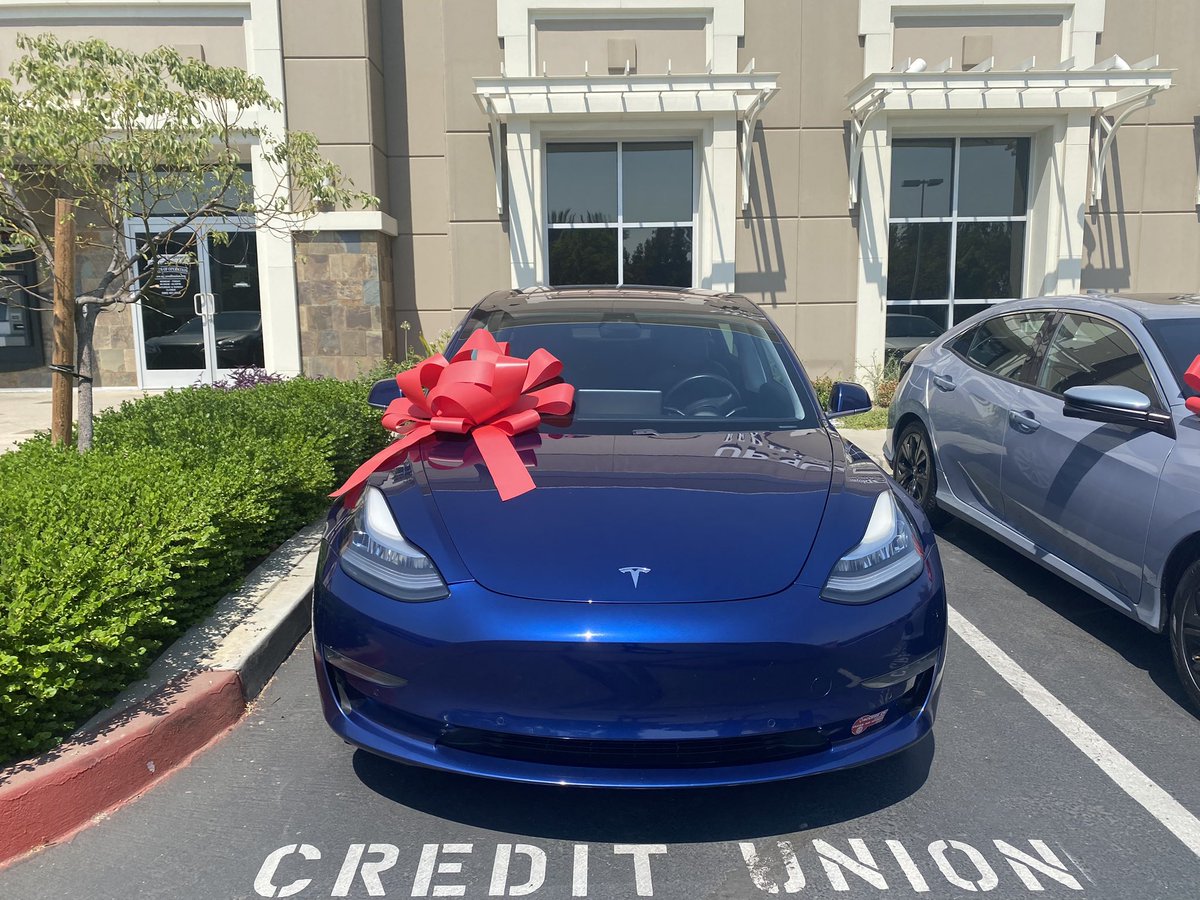 autoexpertsocal's tweet image. Terrell has worked hard to get his dream car! He is pictured here with his VERY PROUD mother! Big congratulations to you! 🎊🎉🎊 
•
•
•
#autoexepertsocal #autoexpert #socal #tesla #itselectric #workhard #proud