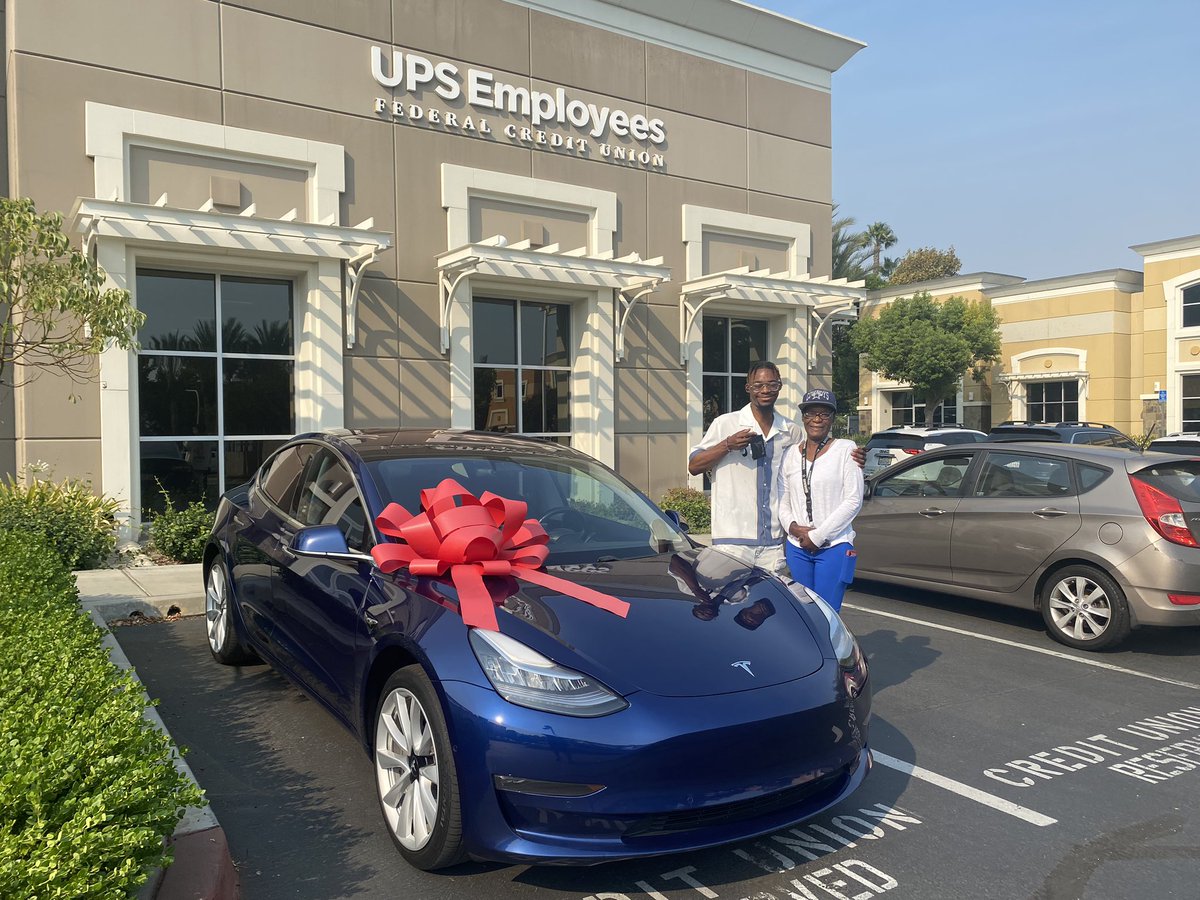 autoexpertsocal's tweet image. Terrell has worked hard to get his dream car! He is pictured here with his VERY PROUD mother! Big congratulations to you! 🎊🎉🎊 
•
•
•
#autoexepertsocal #autoexpert #socal #tesla #itselectric #workhard #proud
