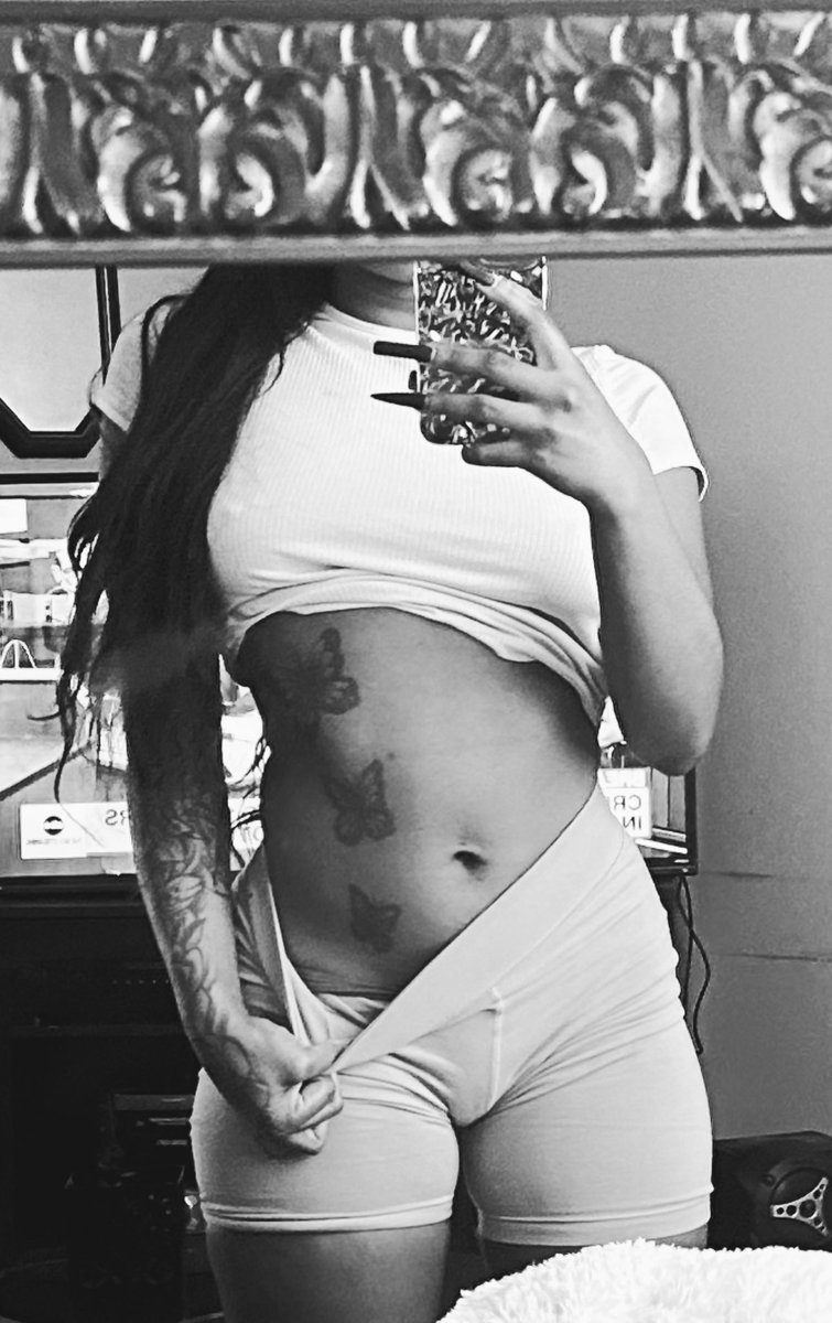 nyydollasssss's tweet image. Kiss below the last butterfly🙂‍↔️😘😘😘😘