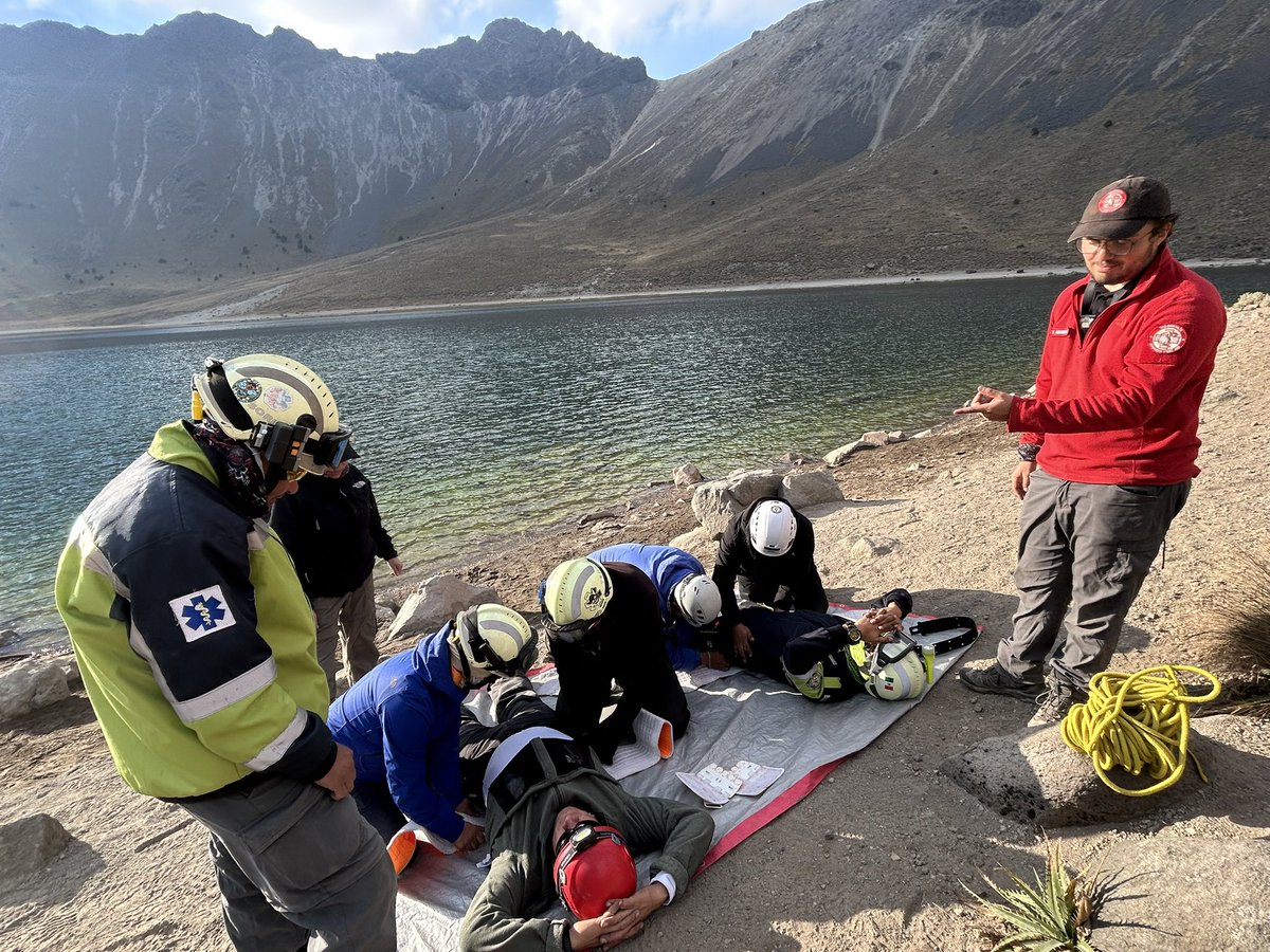 WFAMexico's tweet photo. Curso #WAFA para personal @SUEM_EDOMEX en Parque Nacional #Nevadodetoluca #WFA #WMSM https://t.co/hBPucCWjVx