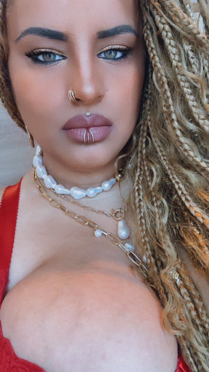 Louve76600's tweet photo. La lingerie se complète parfaitement avec le maquillage, une coiffure qui nous plaise, ce fameux combo où tu te sens heureuse d’être qui tu es ! 🤗 https://t.co/SK3jFkGtN7