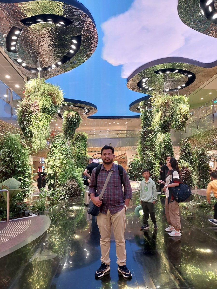 swagatkumar112's tweet photo. Amazed by the panorama of Changi T2 terminal Airport..
Had a very Happy time 😊 https://t.co/PviLEISLUx