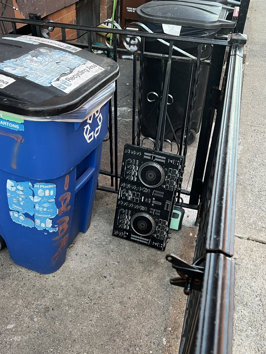 another angel in bushwick lost its wings