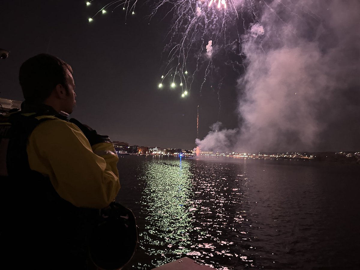dcfireems's tweet photo. This evening the Fireboat and members from the Office of the Fire Marshal stood by for a fireworks display on the Anacostia River. They were on hand to ensure these events are conducted safely and follow the fire code to keep #DCFireSafe #DCsBravest https://t.co/U0AFf35qA2