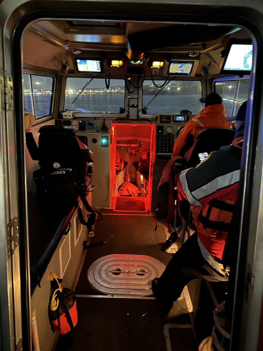 dcfireems's tweet photo. This evening the Fireboat and members from the Office of the Fire Marshal stood by for a fireworks display on the Anacostia River. They were on hand to ensure these events are conducted safely and follow the fire code to keep #DCFireSafe #DCsBravest https://t.co/U0AFf35qA2