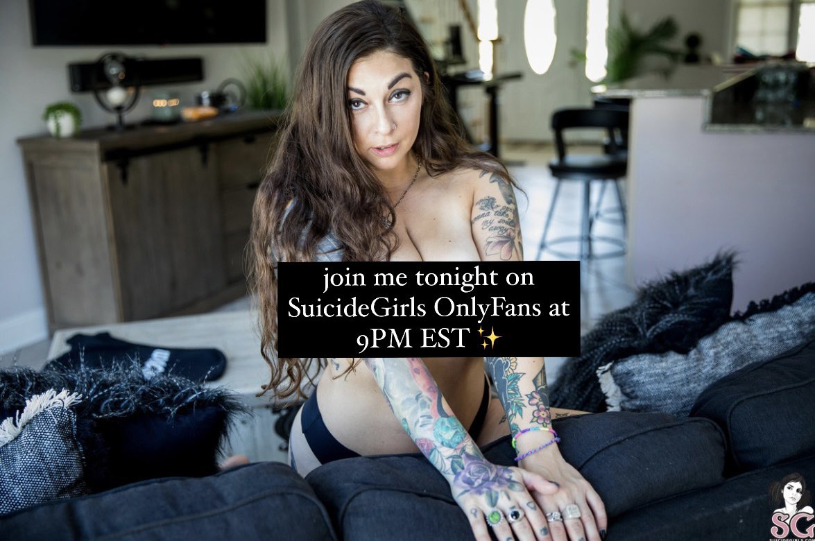 See you tonight 👀 onlyfans.com/suicidegirls 9PM EST 🎥✨ 

*Also* I have a Friday the 13th flash sale going on this weekend only on my personal page! Get instant access to thousands of photos at a discounted rate 😈🔪 
Onlyfans.com/wicked_suicide… ❤️‍🔥
