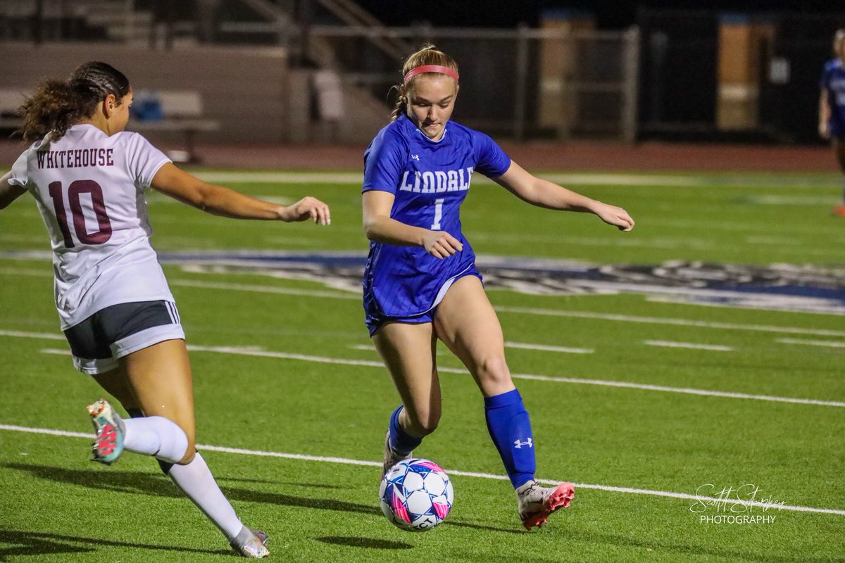 geekknot's tweet image. From Football last Friday to Futbol tonight. 

⁦@LindaleGSoccer⁩