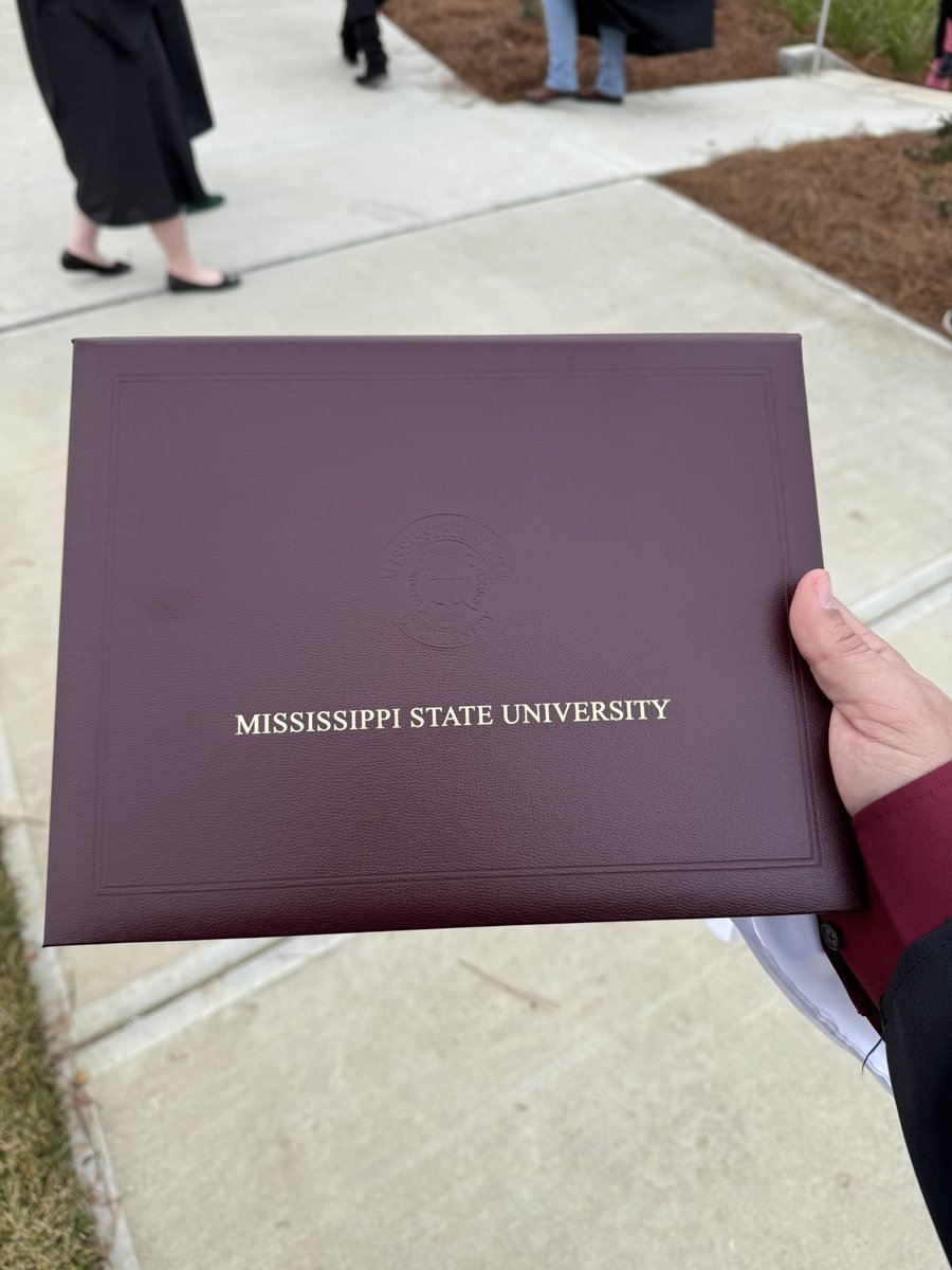 wx_CycloneEd's tweet photo. After almost 12 years later…the dream is complete. 👨🏻‍🎓 https://t.co/0t2tsLblJo