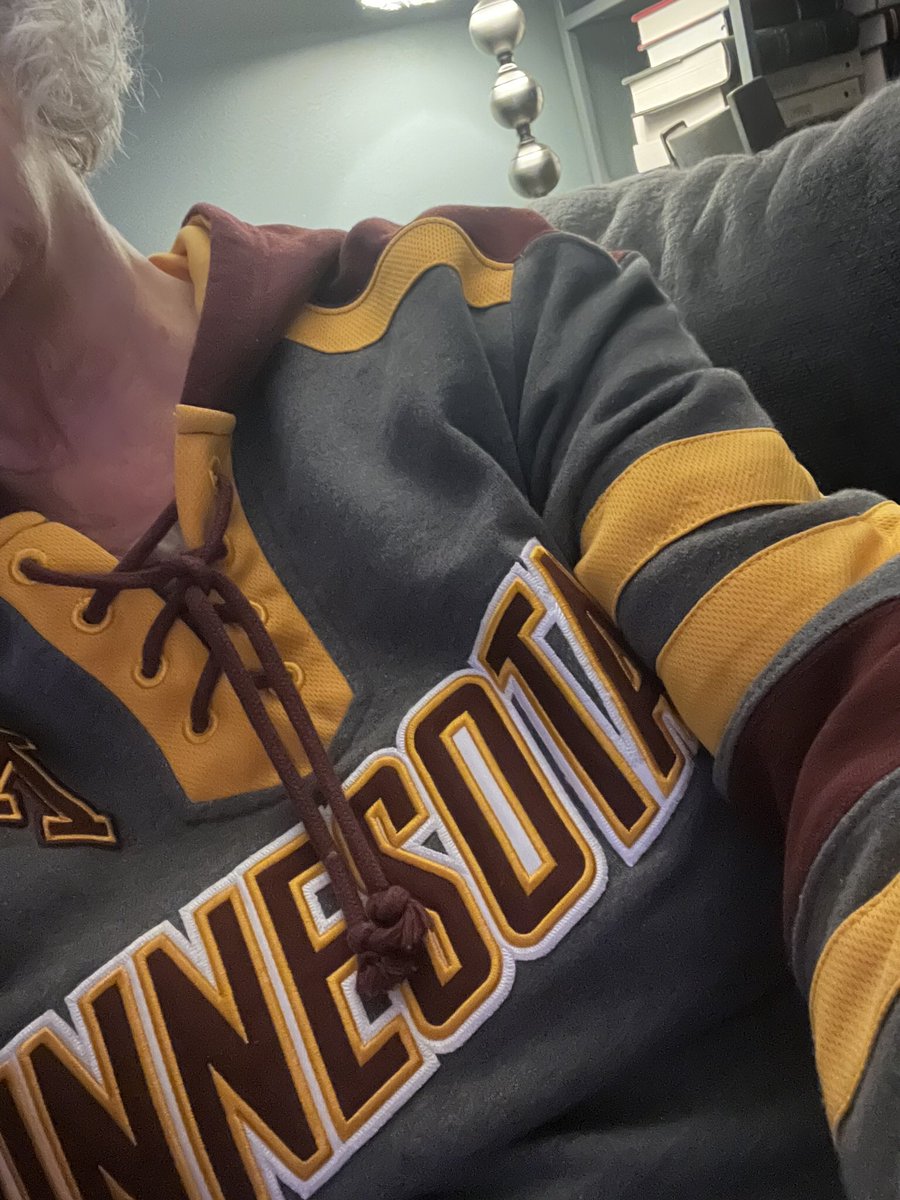 KimmerGHansen's tweet photo. Home sick tonight and not at the @GopherHockey game… but I’m repping my version of gray, maroon, and gold! Let’s go Gophers! #taconite #awesomealternatives #beatSparty https://t.co/jGNnhzr0nM