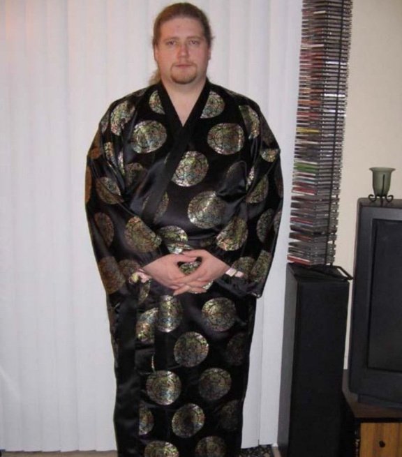 Pooky117's tweet photo. @JapanHatesXbox You wish you look like that and here's your old picture https://t.co/dGO5eJ5DN8