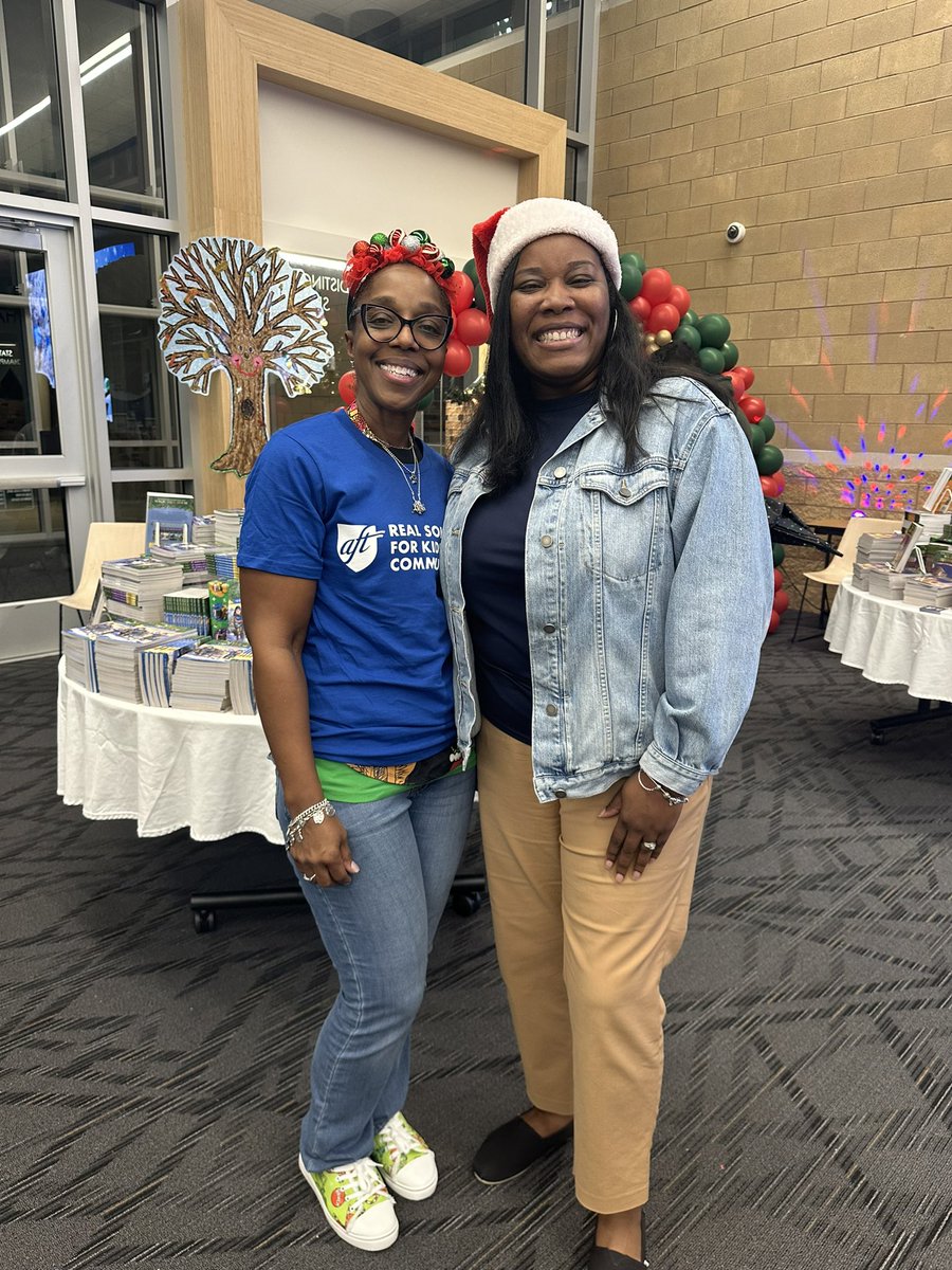 McDanielSpring7's tweet image. Our @SpringISD Reading Opens the World Winter Wonderland was a joy! The rain couldn’t stop us from this annual event where our students, families, and community celebrate the holiday season through literacy! Thank you @AftSpring, @SpringISD_FACE, @SpringEdFound &amp;amp; @FirstBook! 💙💚