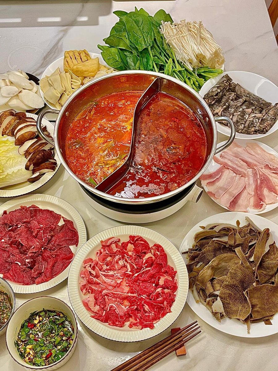 alejandrejorge2's tweet photo. Hot pot is a must in winter https://t.co/26pWMmocs2
