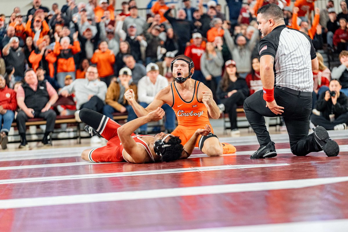 CowboyWrestling's tweet photo. One word: Bedlam.

#GoPokes https://t.co/CYyPmDlhGW