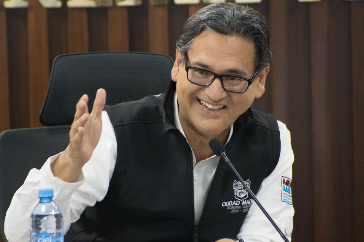 erasmoglz's tweet photo. Nos reunimos con funcionarios de la Refinería Madero de @Pemex con el objetivo de fortalecer la colaboración institucional del Ayuntamiento #CdMadero con la empresa pública del estado mexicano, reconozco a todas sus trabajadoras y trabajadores los resultados alcanzados #aDarle! https://t.co/JIPZI8PkSr