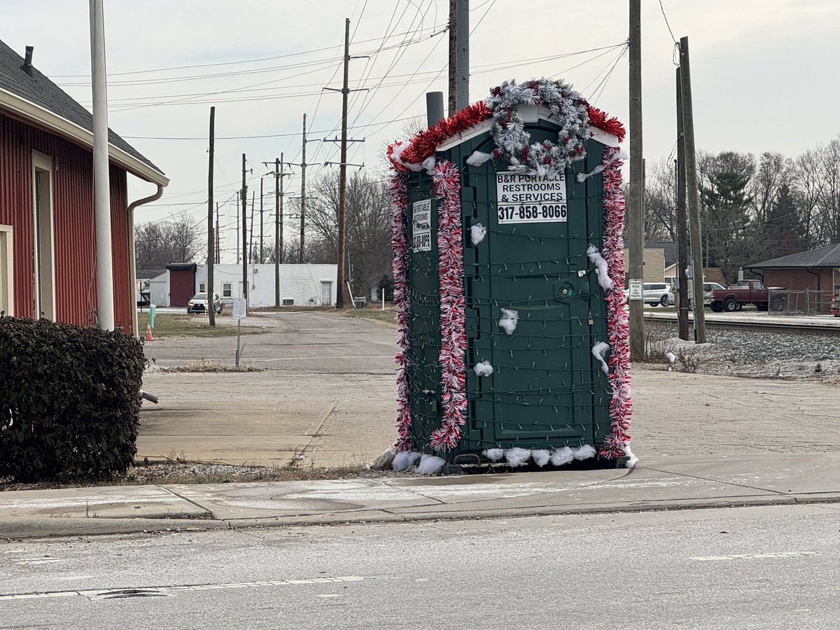 nascarcasm's tweet photo. Sometimes even when you've lived your entire life in Indiana you see something that is much more Indiana than anything you've ever seen in Indiana https://t.co/wI3N33c458