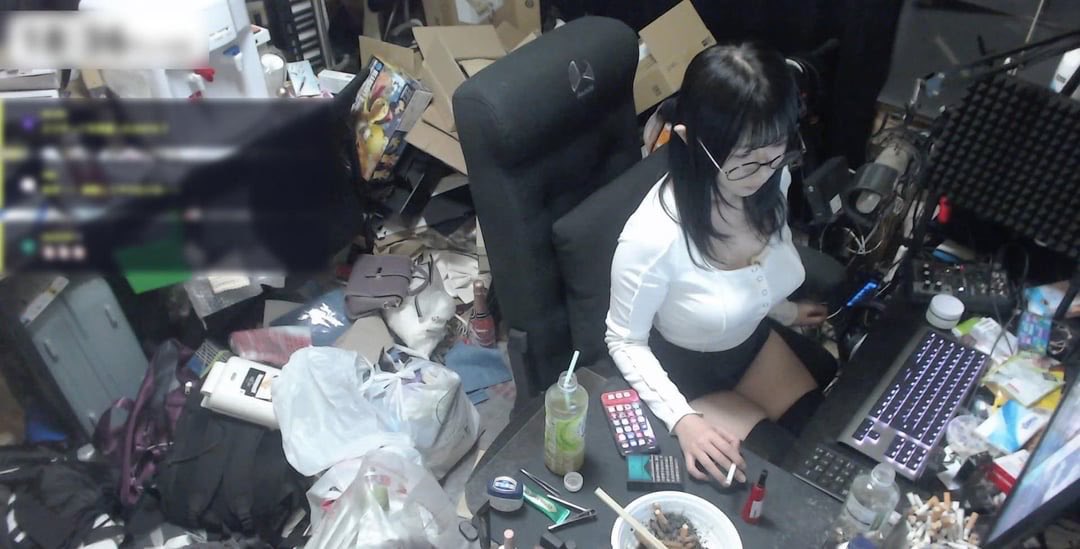 my room as an unemployed full time classic wow player