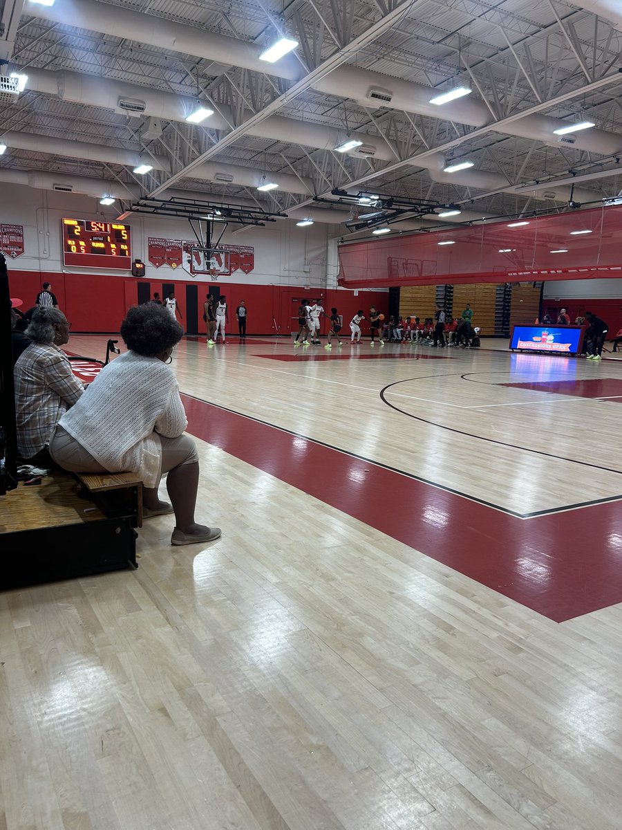 Lots of talent on the hardwood tonight <a href="/ImmokaleeFB/">Immokalee High Football</a> <a href="/LelyFootball/">Lely Football</a> 🏀