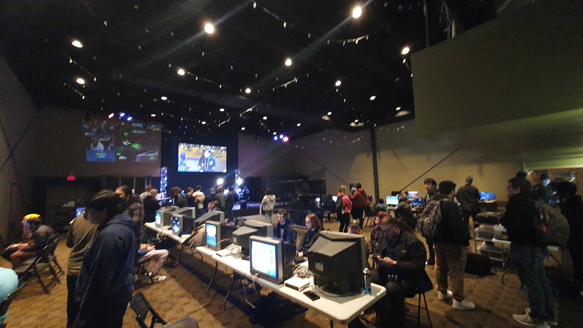 JJROCKETS's tweet photo. It's almost 2025 and I'm at a tournament wtf is happening https://t.co/YTfKOUhEo2