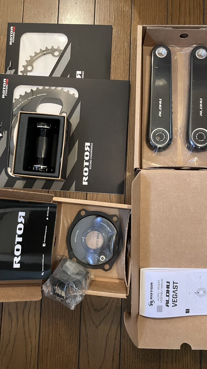 allcolors7's tweet image. バンザ〜イヾ(≧︎∇︎≦︎*)/‼️✨🎉
ぼくしゃんおりこうさんにして
がんばってたから,サンタさんが
ｶｰﾎﾞﾝｸﾗﾝｸとﾁｪｰﾝﾘﾝｸﾞと
ｲﾝｽﾊﾟｲﾀﾞｰﾊﾟﾜｰﾒｰﾀｰとBB
とどけに来てくれた〜(*∀︎*人)🎁✨
わくわく( *´艸｀)💕
どんなかな〜✨
#ROTOR