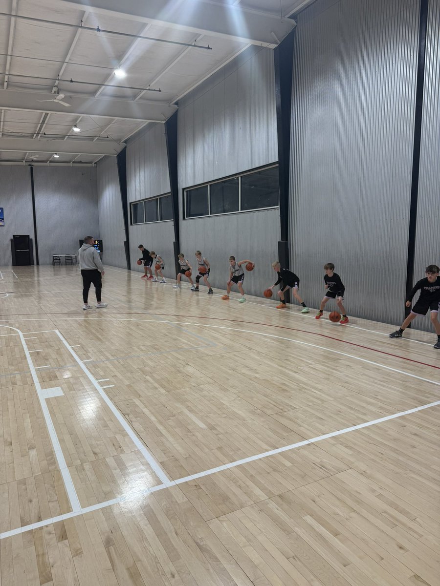 Phantom Basketball tweet media