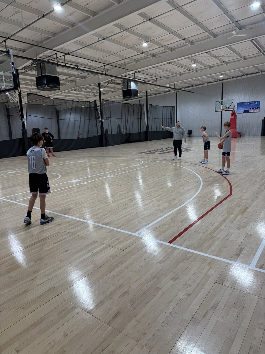 Phantom Basketball tweet media