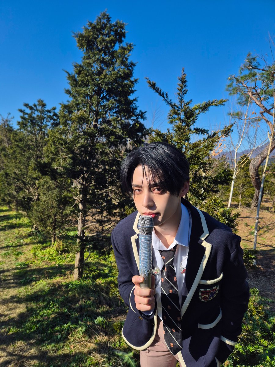 _𝗭𝗘𝗥𝗢𝗙𝗢𝗖𝗨𝗦

외로울 때도 두려울 때도
괜찮아 항상 제로즈가 지웅이 곁에 있으니🐈‍⬛🫂

제로즈! 남은 겨울도 지웅이 곁에서 포근하게 보내요❄🫶

#ZEROBASEONE #ZB1 
#제로베이스원