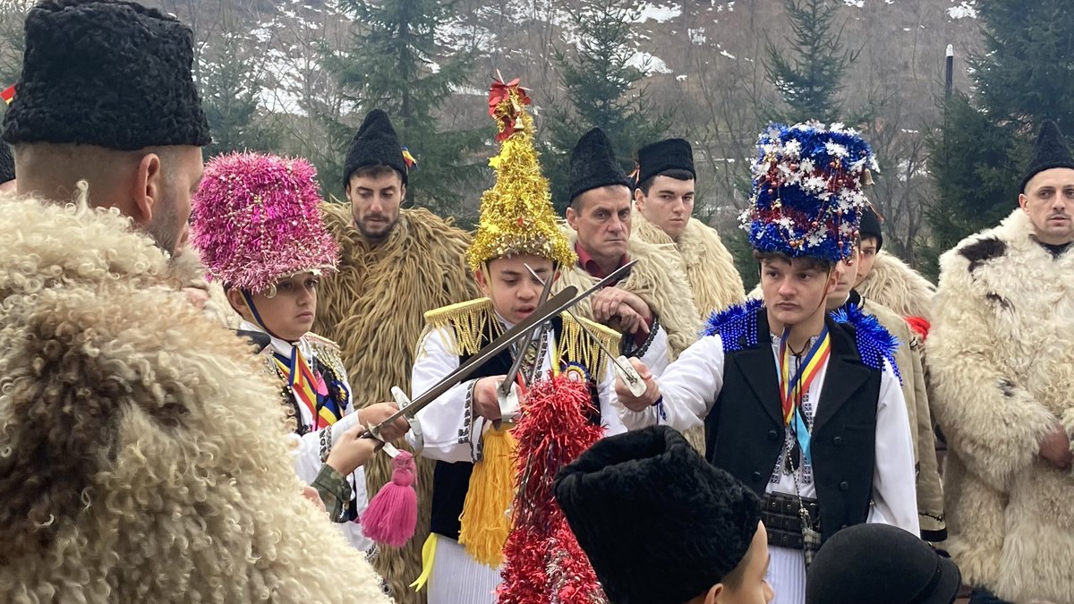 B2BStrategy2's tweet photo. TVR3 * 22.12.2024 ora 11:30 emisiunea „#Locuri – #Oameni & #Comori” & în reluare 25.12.2024 ora 08:00 prin #ȚinutulLupilor 🐺 𓃦 https://t.co/JTzyw7QmOs 💎 https://t.co/9AJ8FMYY8U 🐺 #ȚinutulMomârlanilor #Vulcan✨ #EuropeX ™️ #Transilvania #NFT #Strămoși #StrămoșiNFT #MultiversX https://t.co/6lKmmqzNer
