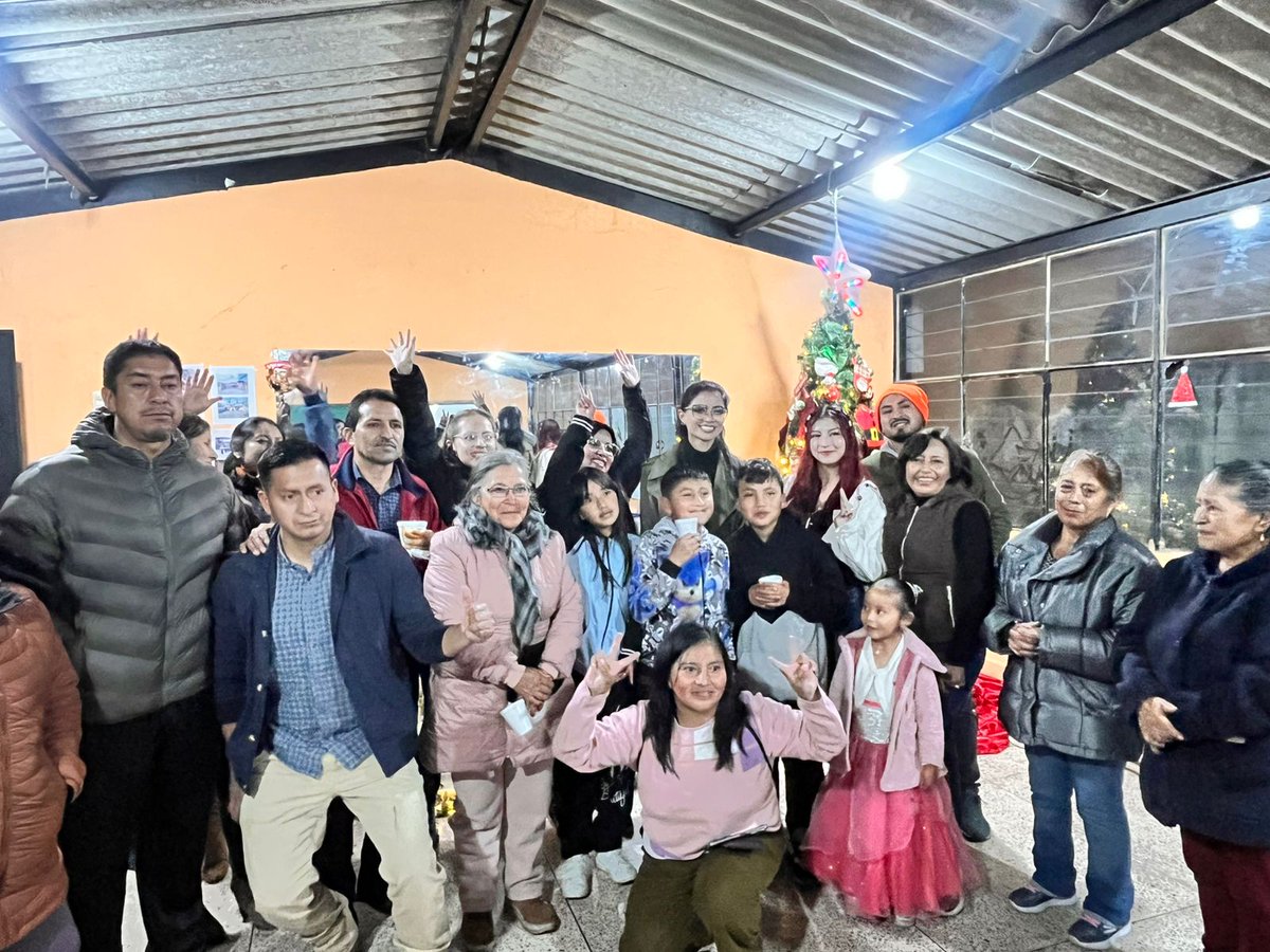EGuzmanurresta's tweet photo. Es #diciembre y queremos compartir nuestra emoción con todos. Hemos pasado por momentos difíciles; nunca nos rendimos. Seguimos adelante con esperanza y vamos a trabajar juntos por el bienestar de todos. La adversidad nos ha enseñado a ser fuertes y resilientes #Venceremos💙💪🇪🇨 https://t.co/E2hHsY64os