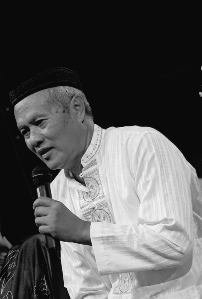 Innalillahi wa inna ilaihi raaji'uun

Keluarga besar Kenduri Cinta turut berduka atas berpulangnya Bapak Miftahus Surur (Cak Mif) bin Abdul Lathief, Ayahanda dari Mas Adin Progress.

Meninggal dunia pagi tadi pukul 05.00 WIB di RSUD Jombang.

Cak Mif adalah Marja' Maiyah yang