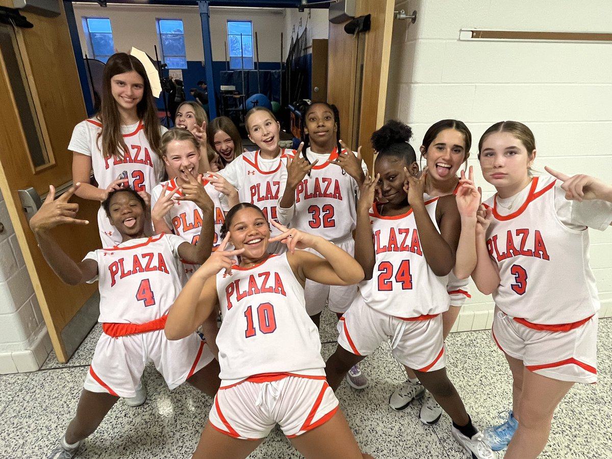 kpquick06's tweet photo. Busy 🐝 🐝 @plazamiddle. Basketball, scholastic bowl, step team, festive music season and my 💜 - science lab extracting 🧬. In all the chaos of the season, these kiddos and the adults who invest so much in them, keeps me grounded. 🧡💙 Do what you love, love what you do… https://t.co/nXhKsejWjN