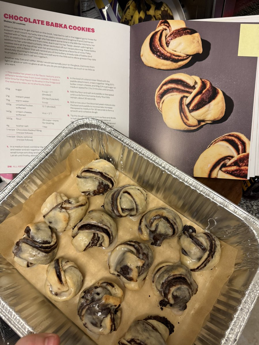 astroashley_'s tweet photo. got my baking fix in for the department holiday party today ✨🎄❄️ https://t.co/KqfvWZv5qu
