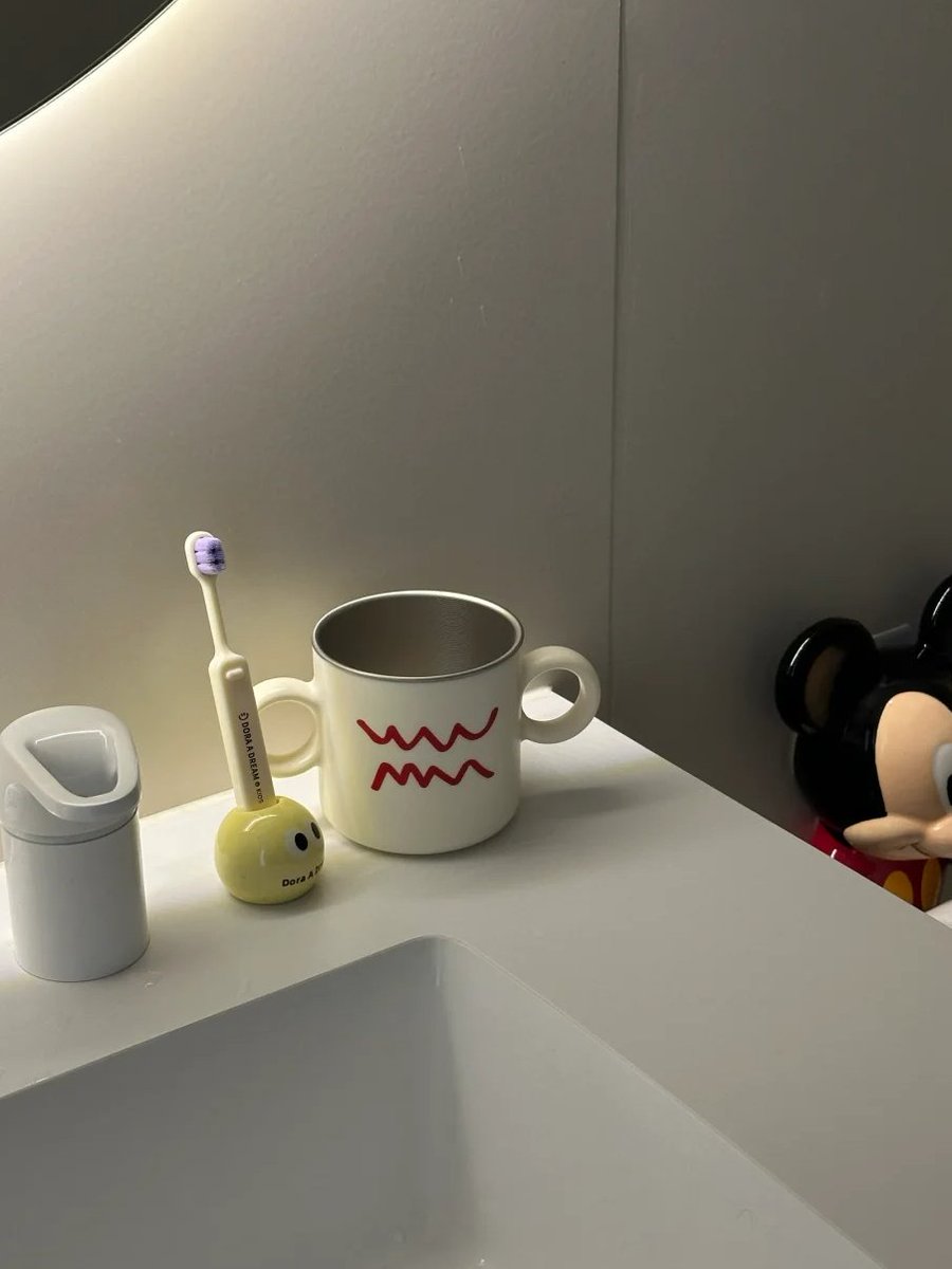 Adorachen36's tweet image. Bought a cute toothbrush corner