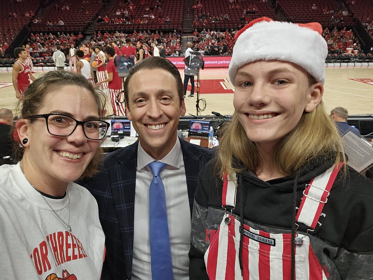 loyant519's tweet photo. So cool getting to meet and talk to @BrandonGaudin before the basketball game tonight! #ChopOn #gbr https://t.co/0uIX2PjSDC