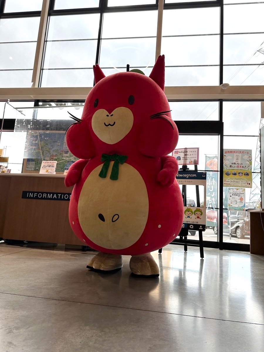 nanairo_nanae's tweet photo. また、15:00よりシマエナガちゃんとランポックンも登場予定です!🍎🐿
ぜひお立ち寄りくださいませ!😆
#北海道 #七飯町 #道の駅 #なないろななえ #イベント #TeamFAV #ハンドメイド #手相占い #ランポックン https://t.co/saHJSi4QoR