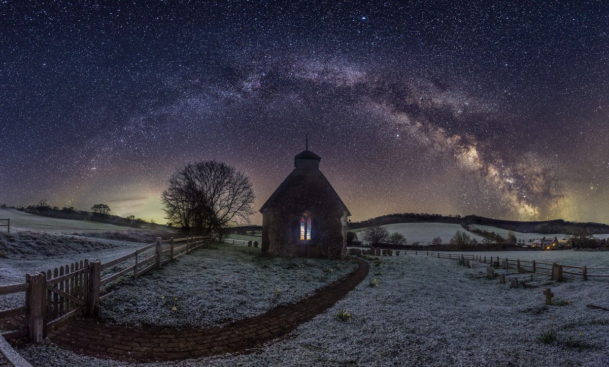 sdnpa's tweet photo. Our Dark Skies Festival is returning in February.

With 10 Dark Skies Discovery Sites throughout the National Park, why not take a camera and enter our astrophotography competition?

Get involved 👉 https://t.co/iqqvioJoES 

📷 Neil Jones
📍 St. Mary's Church, Upwaltham https://t.co/S8uHJRw6N9