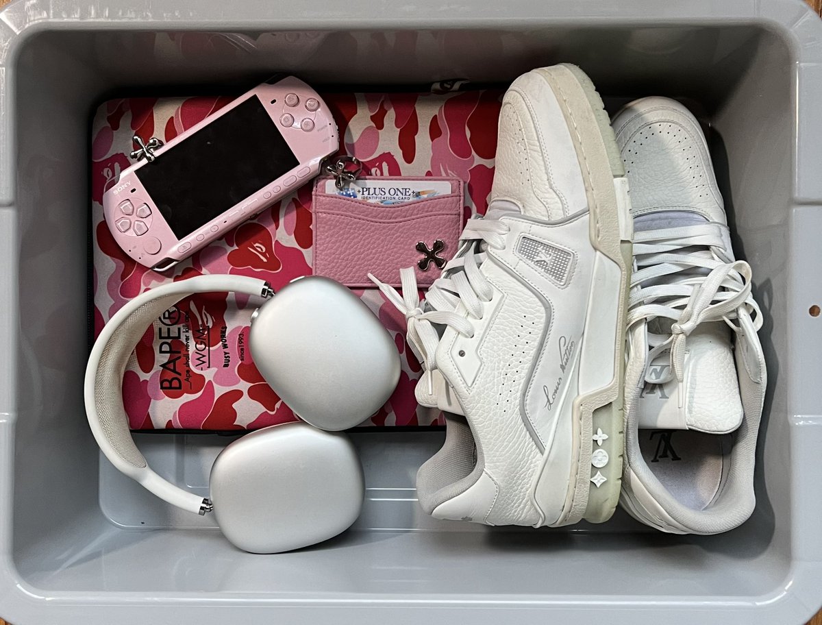 Kareembaa's tweet image. +POCKETS IN USE