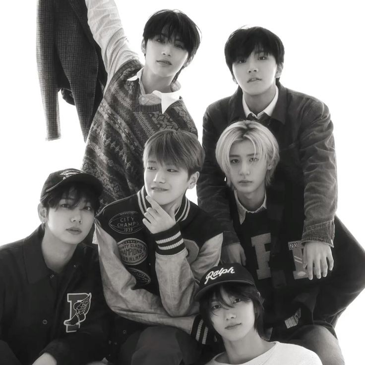 weversebonedo's tweet photo. Hi onedoor🚪! We are a new account dedicated to posting #BOYNEXTDOOR weverse updates and translations! Your repost will be so much appreciated! Welcome and thank you! ❤️🌟

#보이넥스트도어 @BOYNEXTDOOR_KOZ https://t.co/Z6QMH1qvvP