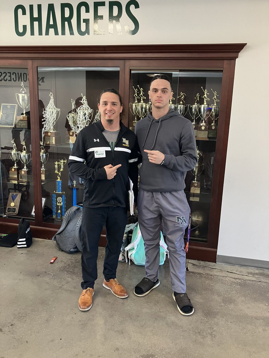 cookgabriel40's tweet photo. Thank you to @CoachReger for stopping by to see me during school! 🏈💵
@CoachFBWaters https://t.co/t6iG1SLCLn
