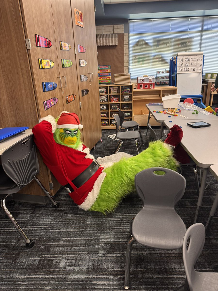 🎄🦊Fox festivities at RCFE! We’ve enjoyed seeing our staff <a href="/FaldynFoxes/">Faldyn Elementary</a> so merry &amp; bright! Breakfast, Day Spa, Grinch day and Secret Santa! We love treating our wonderful staff! This the season 🎄🦊 #KatyISD