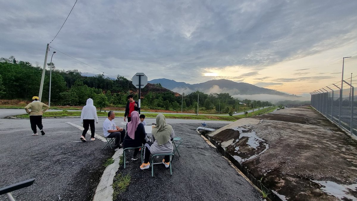 Twt_TgMalim's tweet photo. HigH CaFe buka di awal pagi ni. Bersiaran sehingga 10am. Inshaallah. Atas bukit Jalan Bernam Perdana 8. Tamana Bernam Perdana.14/12/24.

Kredit : Haznuhairi Hashim https://t.co/OrhoJVFaig
