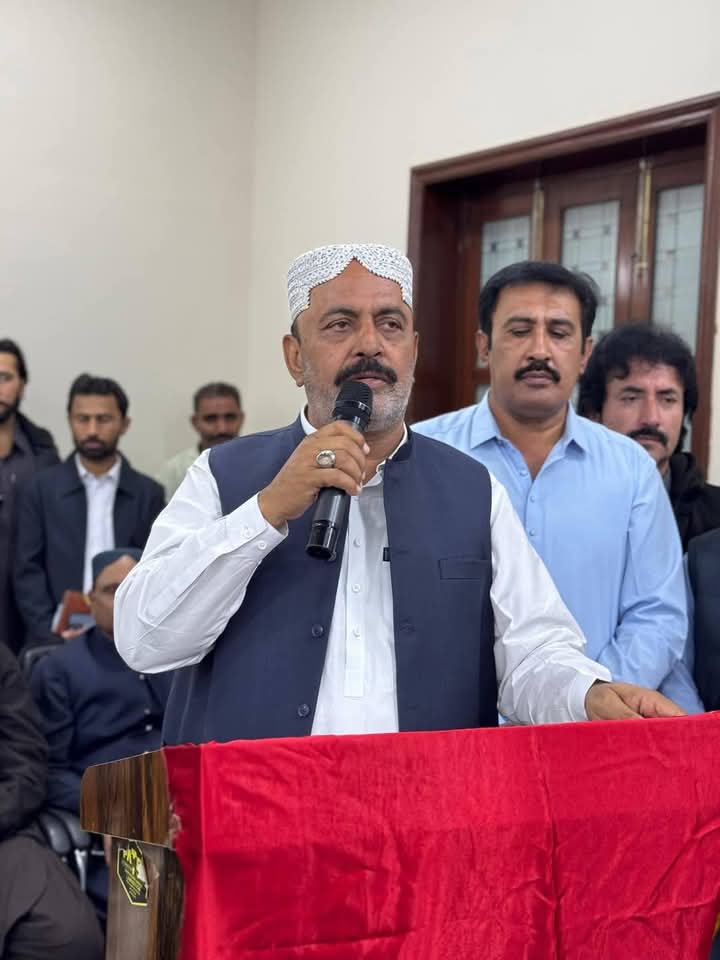 RazaDharijo's tweet photo. PPP Shaheed BenazirAbad Division's meeting held at Zardari House Nawabshah, chaired by President PPP Sindh Nisar Ahmed Khuhro 

Agenda: SMBB's 17th martyrdom anniversary https://t.co/M5SI5Xwscb