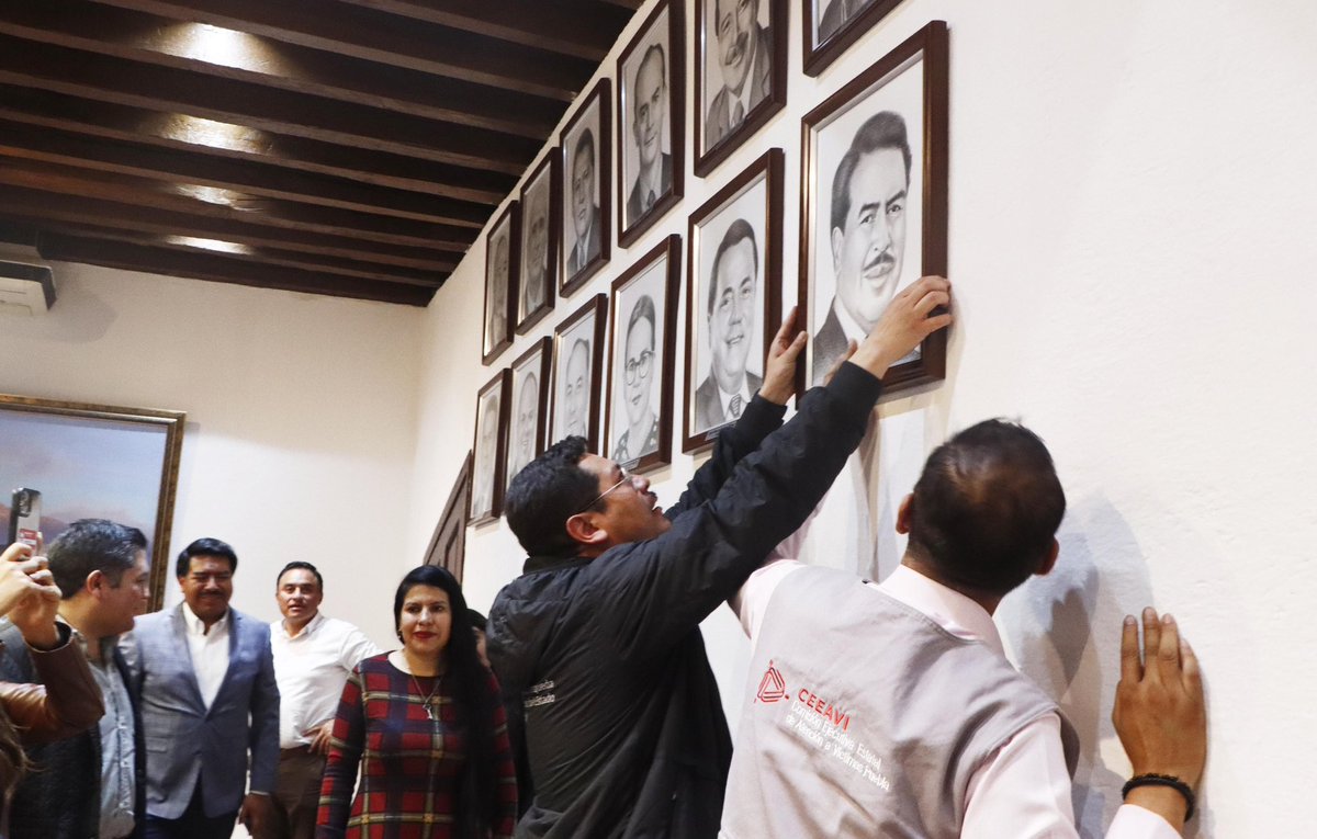 Javier_AquinoL's tweet photo. No tengo más palabras que agradecer a todo el equipo que conforma la @Segob_Puebla. Sin duda su experiencia, profesionalismo y dedicación hicieron que a lo largo de estos años prevaleciera la paz y la gobernabilidad en Puebla. 

Es inevitable la nostalgia por el cierre de un ciclo, sin embargo vivimos un proceso evolutivo, por ello mi gratitud y reconocimiento por siempre. 

Que sea para bien de Puebla y los poblanos.