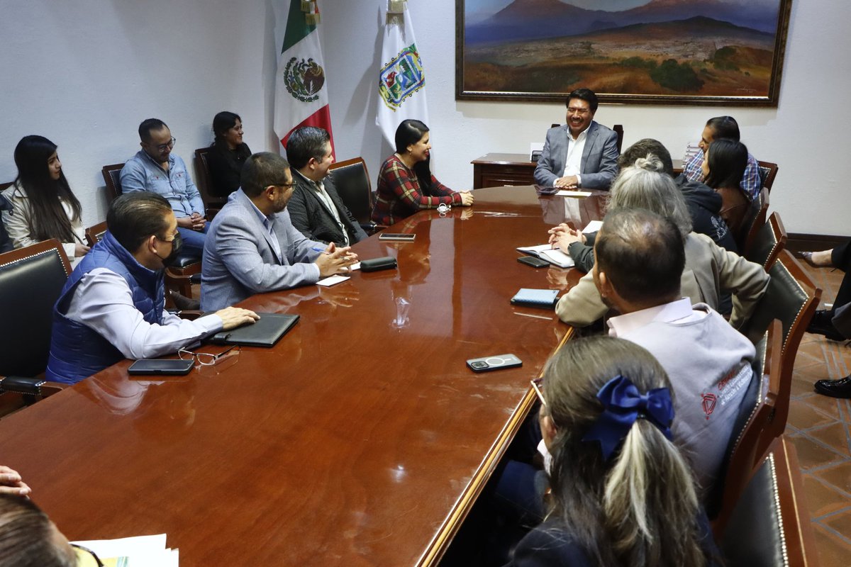 Javier_AquinoL's tweet photo. No tengo más palabras que agradecer a todo el equipo que conforma la @Segob_Puebla. Sin duda su experiencia, profesionalismo y dedicación hicieron que a lo largo de estos años prevaleciera la paz y la gobernabilidad en Puebla. 

Es inevitable la nostalgia por el cierre de un ciclo, sin embargo vivimos un proceso evolutivo, por ello mi gratitud y reconocimiento por siempre. 

Que sea para bien de Puebla y los poblanos.
