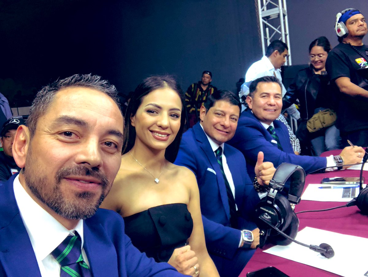 Ya mero empezamos funcion Dsd Lindavista con <a href="/elzarcaguilar/">Carlos A Aguilar C.</a> mi padrino <a href="/barreratapia/">Marco A Barrera Tapi</a> y la bonita <a href="/DianaBoxbonita/">La “Bonita” Fernandez</a> por <a href="/MiCanal5/">El 5</a>