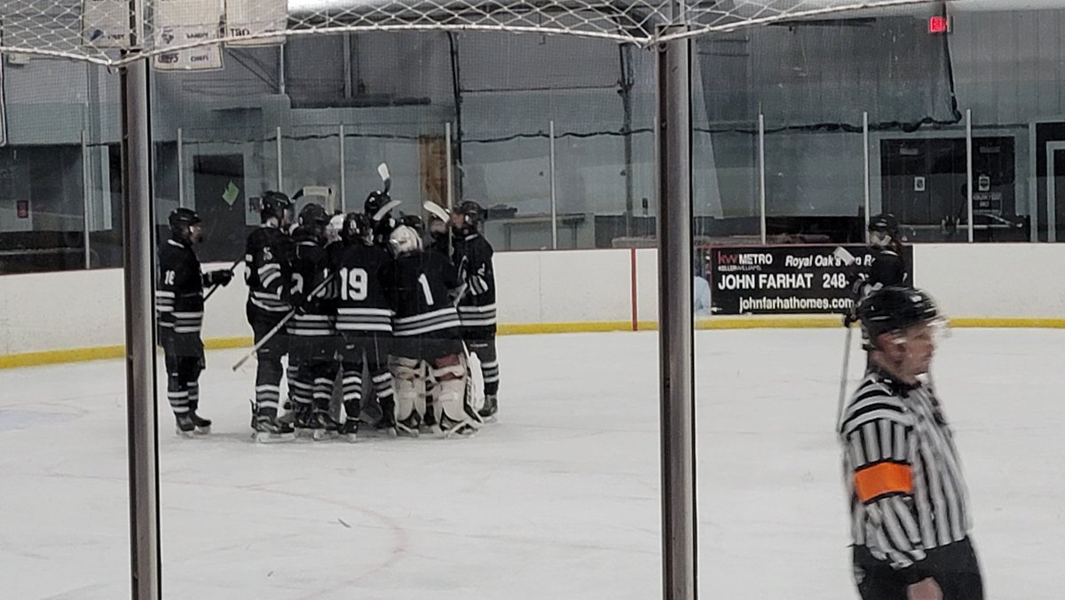 Back to back dubs against <a href="/BFC_Hockey/">Foley United Hockey</a>, who never gave up.
Final
DU: 5
Foley: 1
🚨🍏 #7 Perkins
🚨 #9 Vena
🚨🚨 #13 Moul
🚨🍏 #17 Deckert
🍏 #14 Petrarca, #19 Obourn, #28 Brown