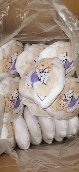 スズランミニクッションきちゃ
想像してたより手触りがよい
冬コミに連れていきます 