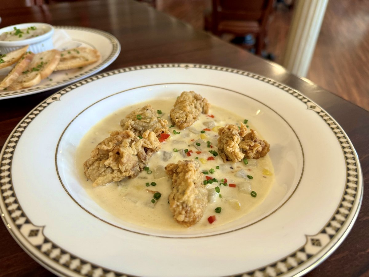 MurielsNOLA's tweet photo. Tonight's guests are beginning their Reveillon feast with Chef Erik's Fried Oyster Chowder made with leeks, corn, potato and applewood smoked bacon, topped with gently fried Gulf oysters https://t.co/bi6UpFxK4N