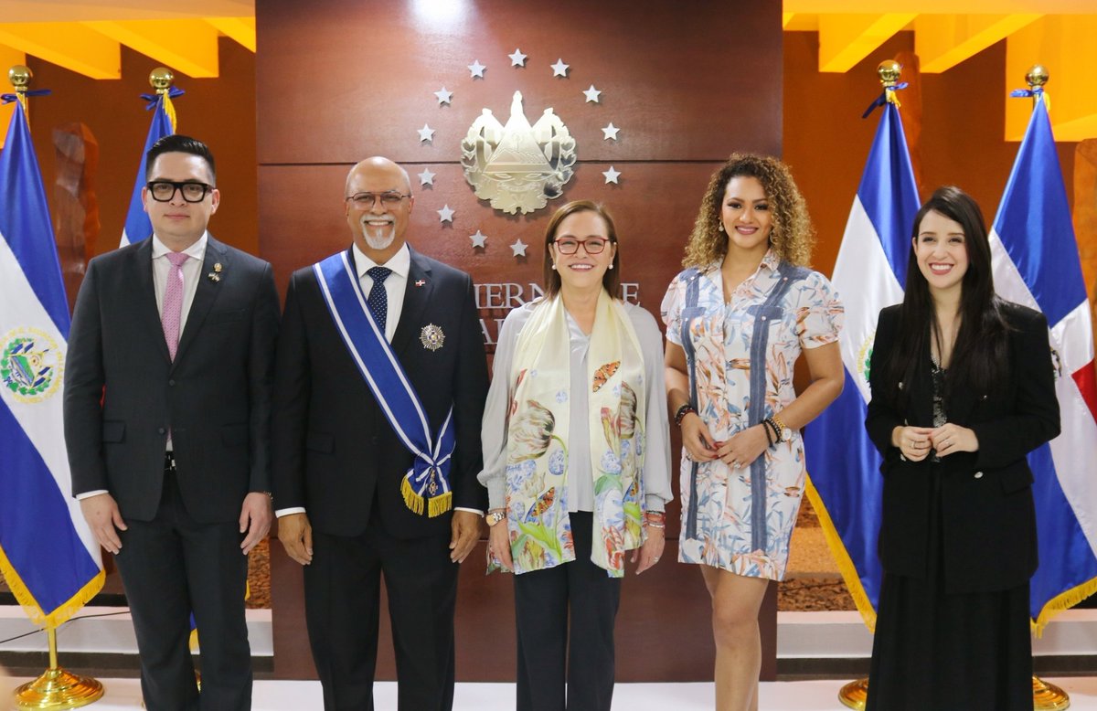 Ana Figueroa 🇸🇻 tweet media
